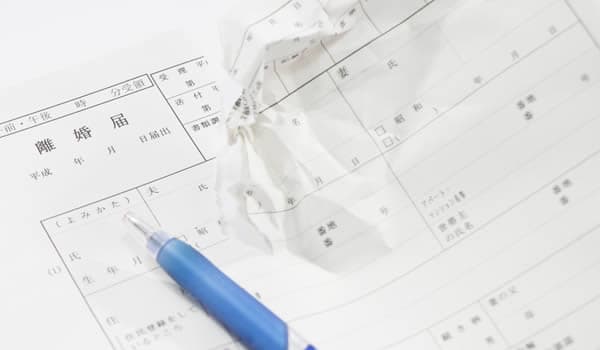 妻の浮気、離婚の無料相談は慎重に